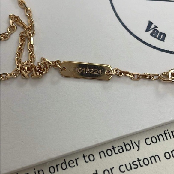 Van Cleef & Arpel 2023 Holiday Pendant limited edition - Picture 4 of 4